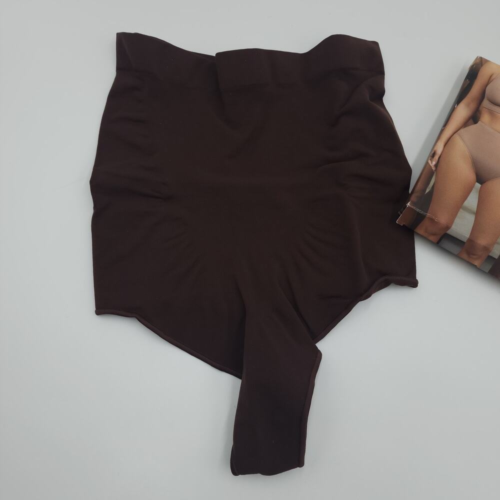SKIMS Sculpting High Waist Thong in Cocoa Size 4X/5X - Picture 2 of 10